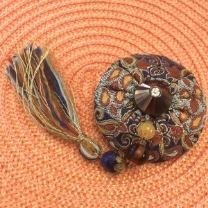 PUFF FABRIC TASSEL PIN